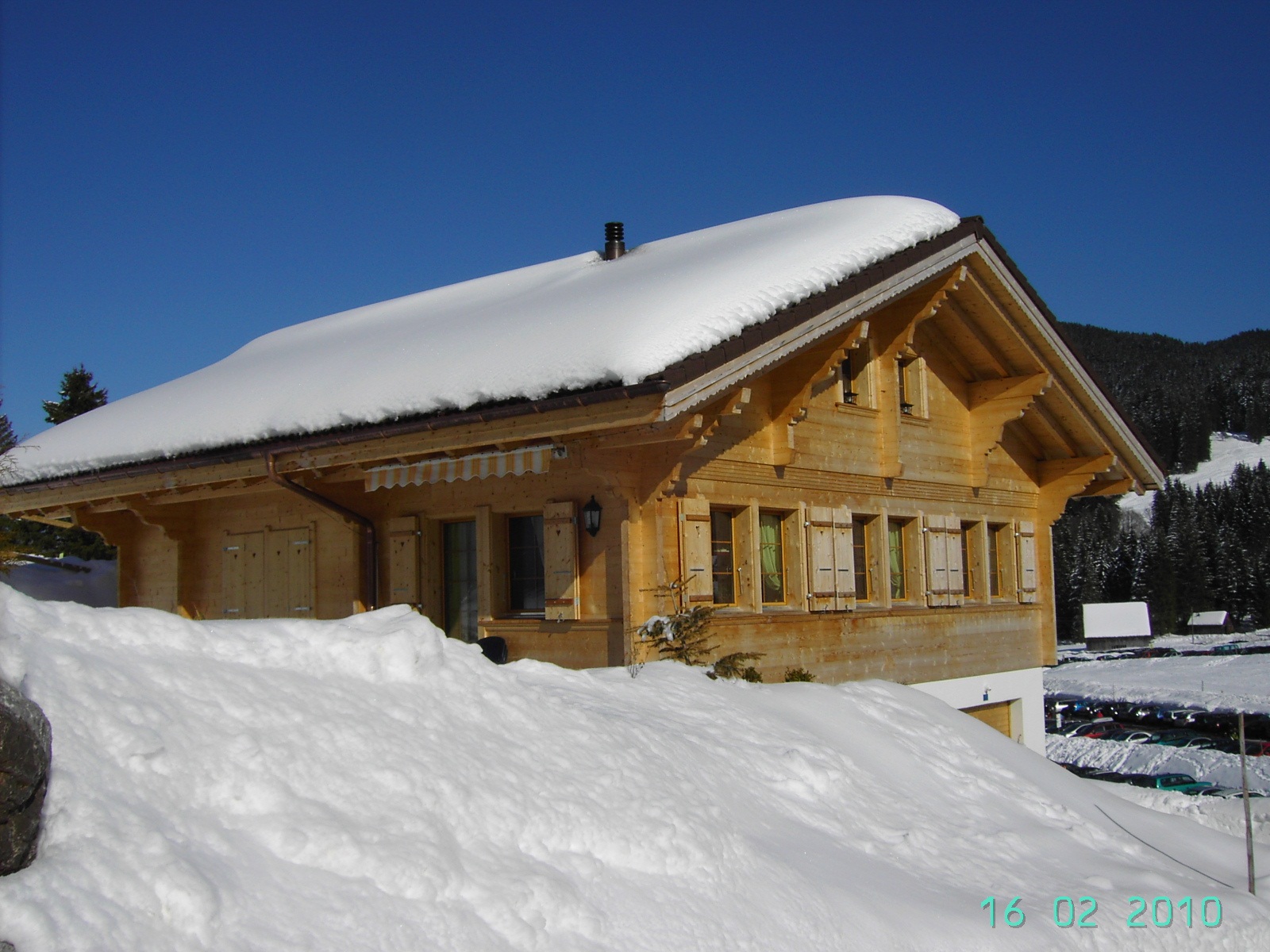 Traditionelles Chalet im Winter - Bild 1
